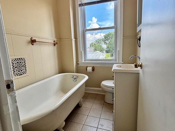 370 Amosland Road, Holmes PA 19043