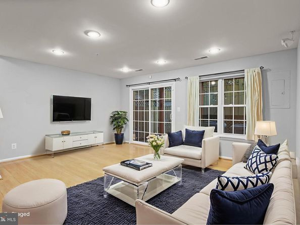171 Barrett Place, Alexandria VA 22304