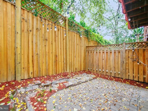 171 Barrett Place, Alexandria VA 22304
