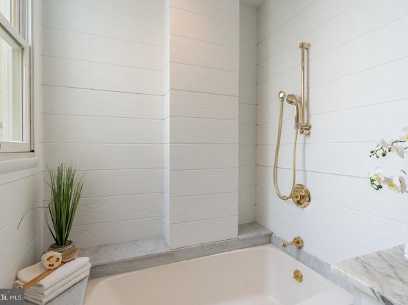 1683 35TH Street NW, Washington DC 20007