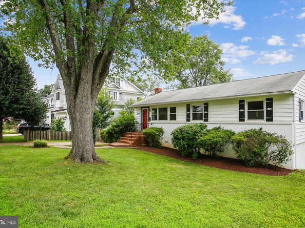 102 Moore Avenue SW, Vienna VA 22180