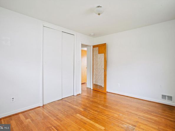 102 Moore Avenue SW, Vienna VA 22180