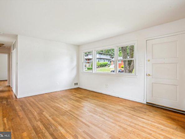 102 Moore Avenue SW, Vienna VA 22180