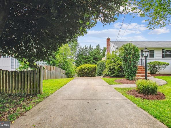 102 Moore Avenue SW, Vienna VA 22180