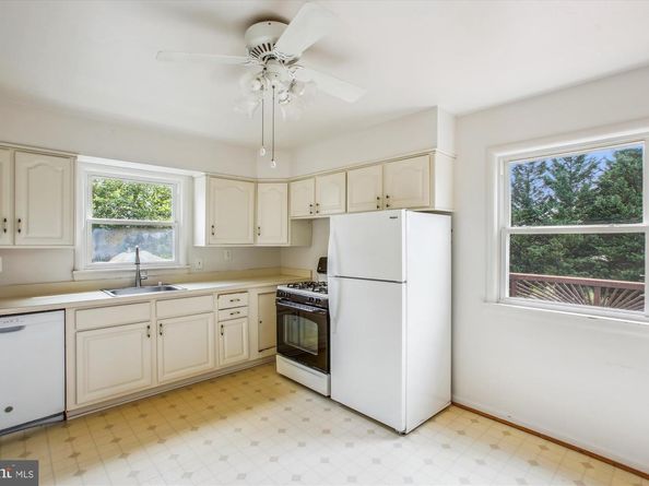 102 Moore Avenue SW, Vienna VA 22180