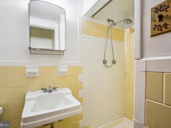 102 Moore Avenue SW, Vienna VA 22180