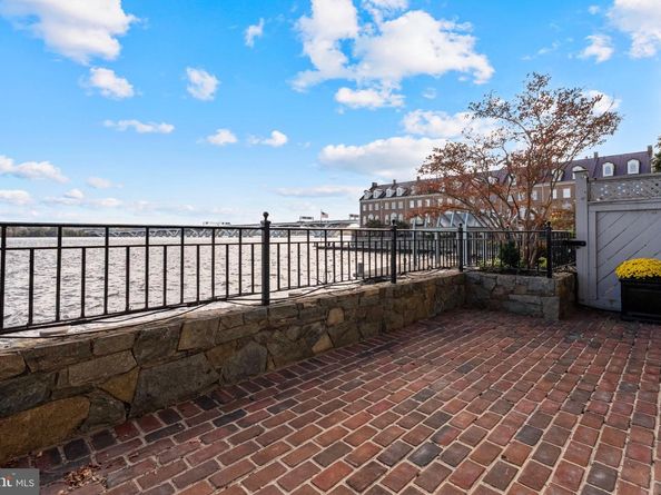 602 Fords Landing Way, Alexandria VA 22314