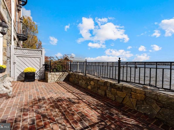 602 Fords Landing Way, Alexandria VA 22314