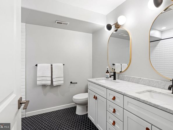 1830 Fitzwater Street, Philadelphia PA 19146