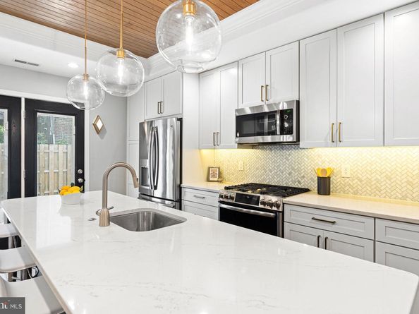 1830 Fitzwater Street, Philadelphia PA 19146