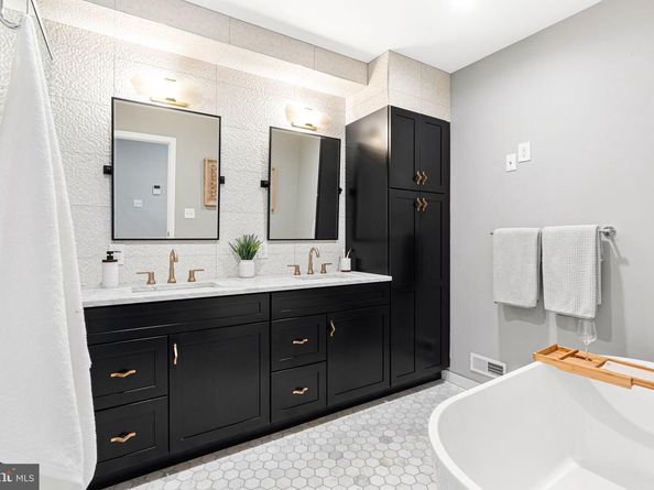 1830 Fitzwater Street, Philadelphia PA 19146