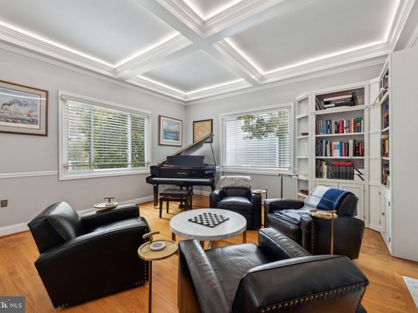 3015 Oregon Knolls Drive NW, Washington DC 20015