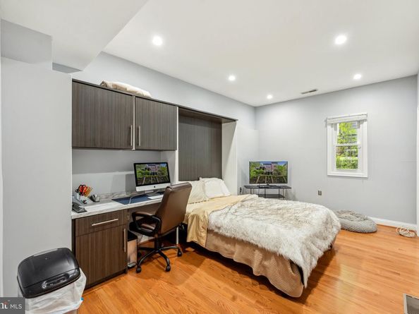 3015 Oregon Knolls Drive NW, Washington DC 20015