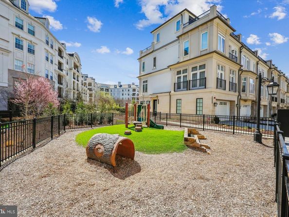 8229 River Road, Bethesda MD 20817