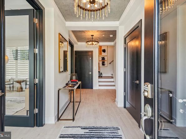 8229 River Road, Bethesda MD 20817
