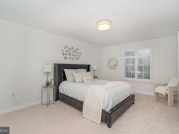1923 Wilson Lane 102, Mclean VA 22102