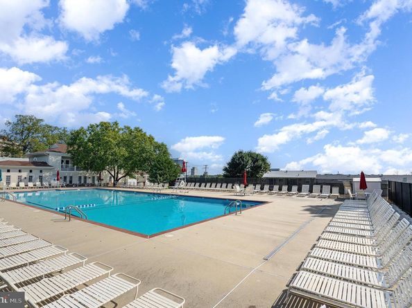 1923 Wilson Lane 102, Mclean VA 22102