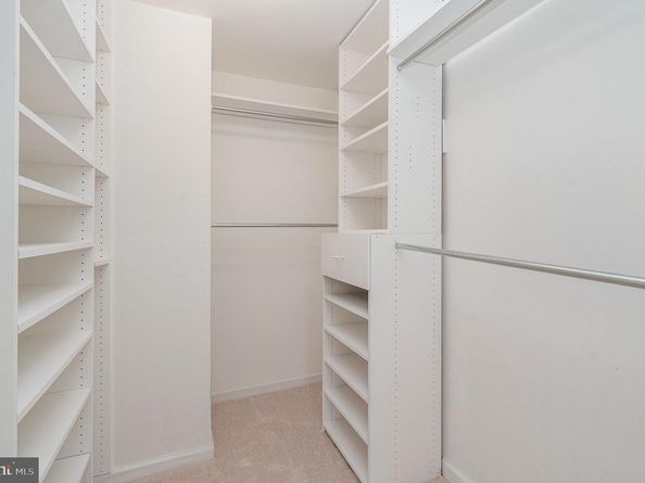 1923 Wilson Lane 102, Mclean VA 22102