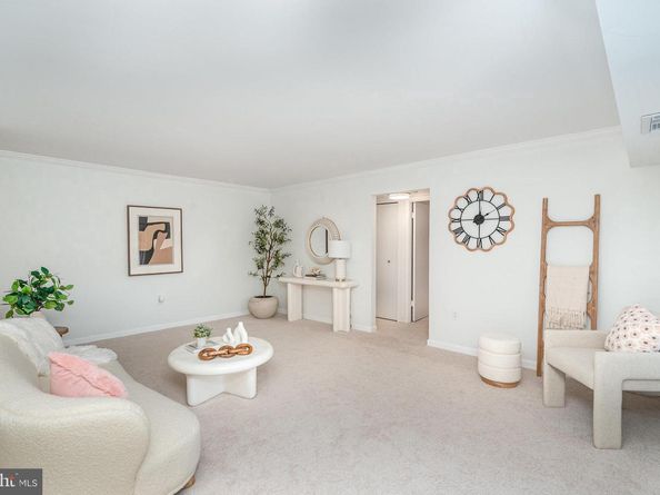 1923 Wilson Lane 102, Mclean VA 22102