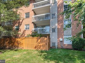 1923 Wilson Lane 102, Mclean VA 22102
