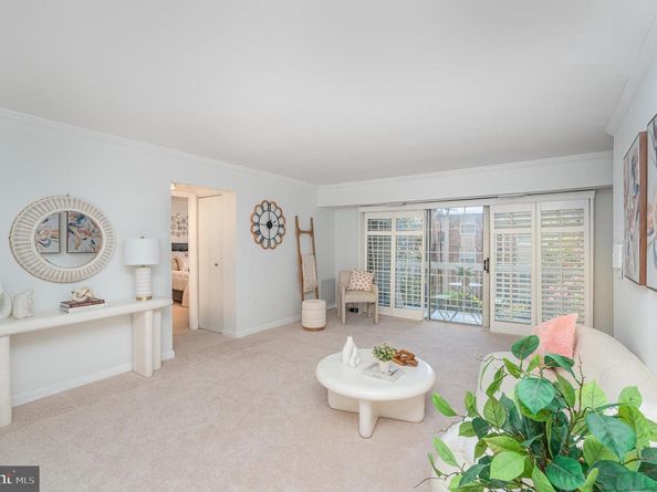 1923 Wilson Lane 102, Mclean VA 22102