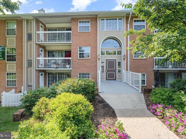 1923 Wilson Lane 102, Mclean VA 22102