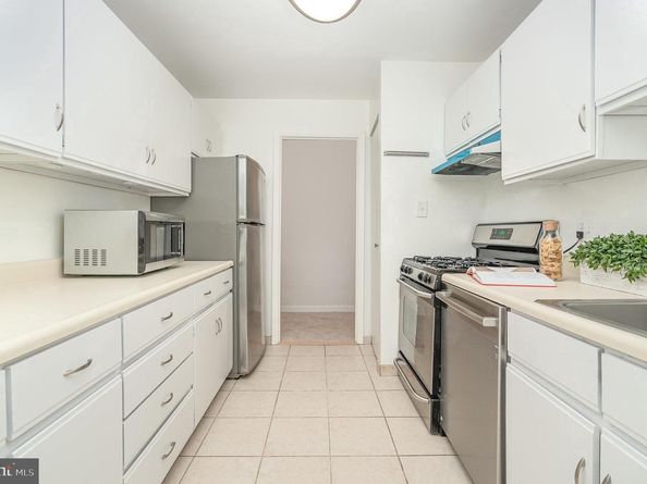 1923 Wilson Lane 102, Mclean VA 22102