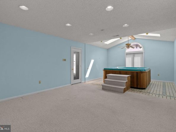 23 Evergreen Way, Philadelphia PA 19115