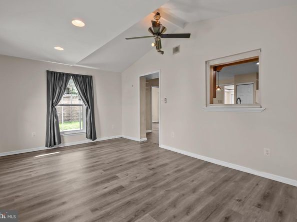 23 Evergreen Way, Philadelphia PA 19115