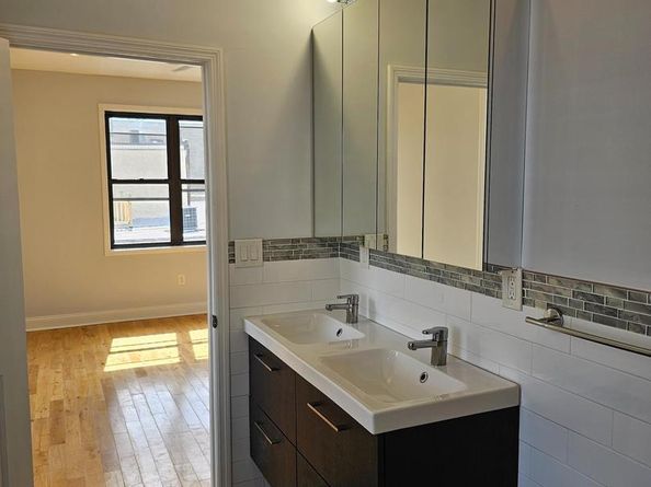 2100 Cross Street, Philadelphia PA 19146