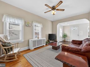 208 Limekiln Pike, Glenside PA 19038