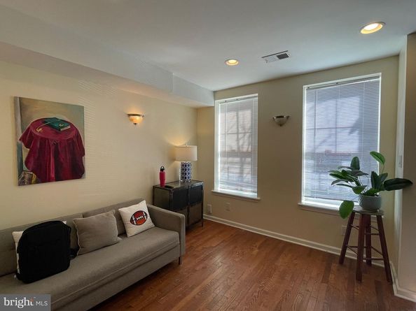 814 S 13TH Street, Philadelphia PA 19147