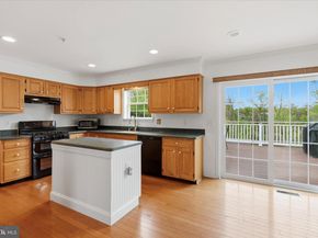 212 Red Maple Court, Chalfont PA 18914