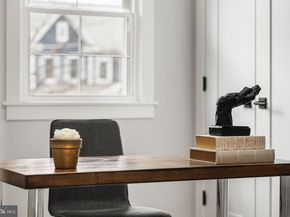 437 Glyndon Street NE, Vienna VA 22180