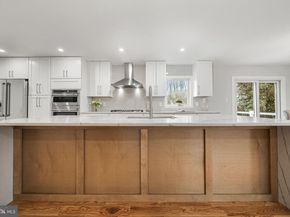 437 Glyndon Street NE, Vienna VA 22180