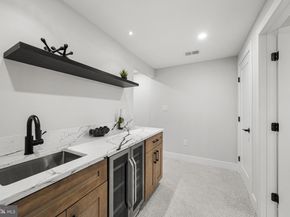 437 Glyndon Street NE, Vienna VA 22180