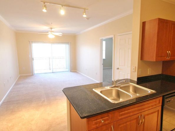 12956 Centre Park Circle 317, Herndon VA 20171