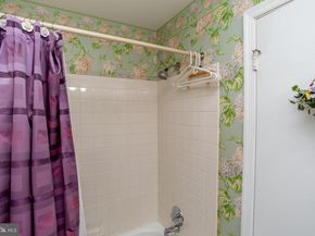 73305 Delaire Landing Road 305, Philadelphia PA 19114
