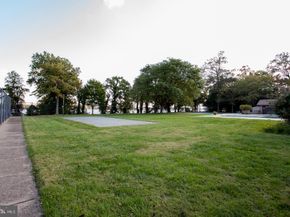 73305 Delaire Landing Road 305, Philadelphia PA 19114