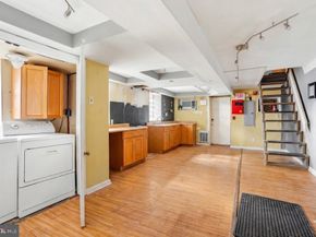 1421 W Fisher Avenue, Philadelphia PA 19141