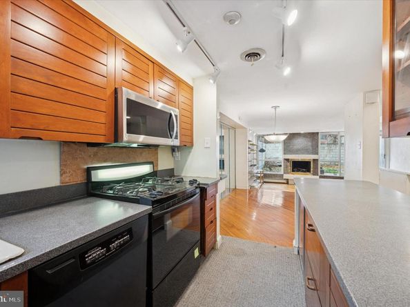 304 Delancey Street, Philadelphia PA 19106