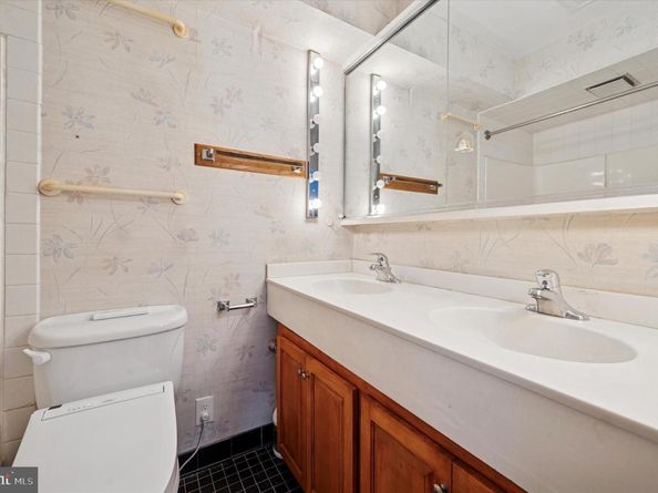 304 Delancey Street, Philadelphia PA 19106