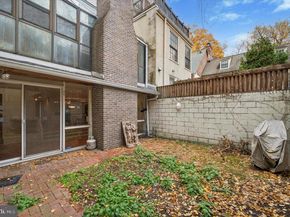 304 Delancey Street, Philadelphia PA 19106