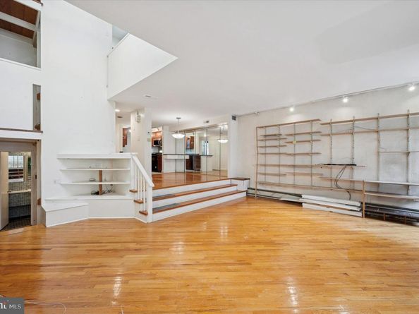 304 Delancey Street, Philadelphia PA 19106