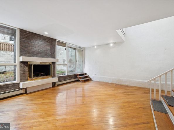 304 Delancey Street, Philadelphia PA 19106