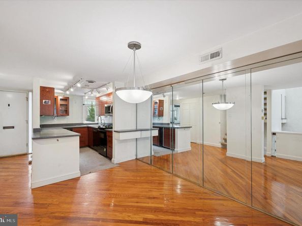 304 Delancey Street, Philadelphia PA 19106