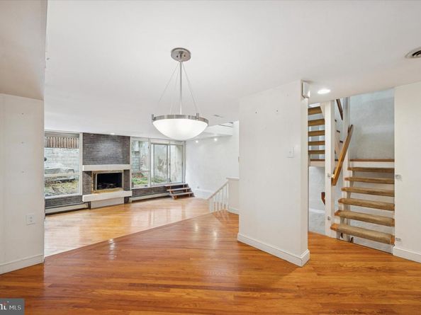 304 Delancey Street, Philadelphia PA 19106