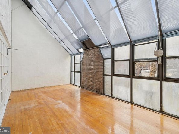 304 Delancey Street, Philadelphia PA 19106