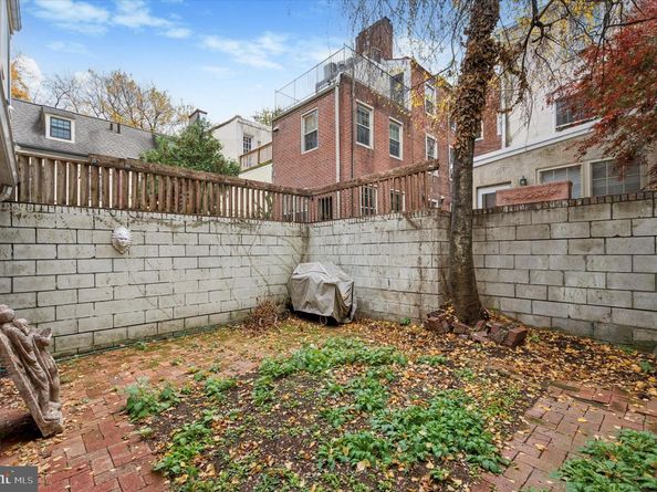 304 Delancey Street, Philadelphia PA 19106