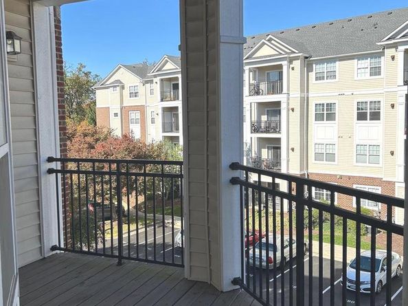 12933 Centre Park Circle 305, Herndon VA 20171